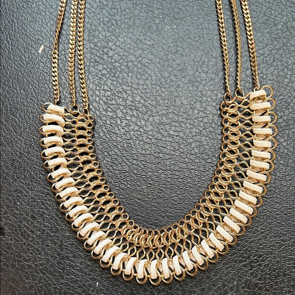 Jewelry - Elegant Gold and White Chain Necklace